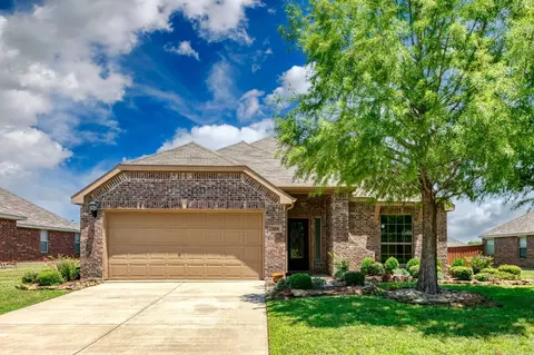 300 Glenview Dr, Oak Point, TX 75068