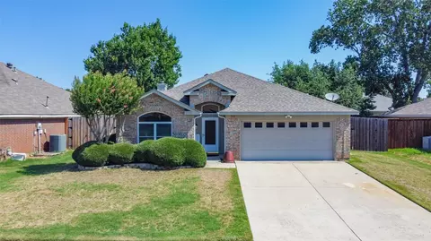 319 Plantation Oak Ave, Lake Dallas, TX 75065