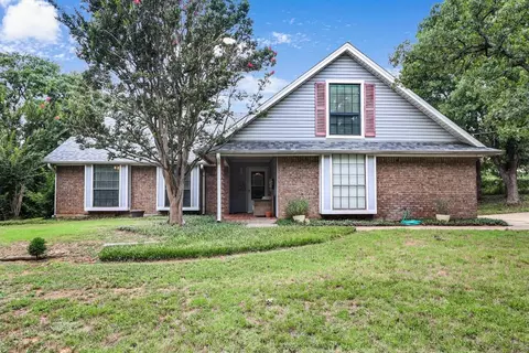 2600 Sylvanglen St, Burleson, TX 76028