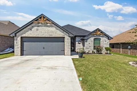 3202 White Horse Dr, Granbury, TX 76049