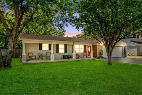 512 Thompson Dr, Saginaw, TX 76179