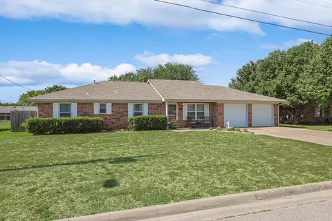 19 Rogers Cir, Krum, TX 76249