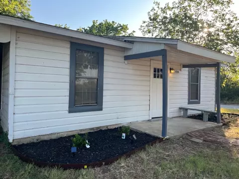 3223 32nd St, Fort Worth, TX 76106