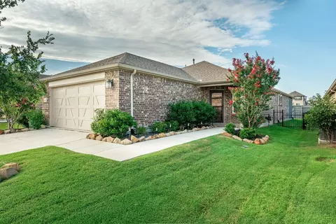 908 Freedom Ln, Aubrey, TX 76227
