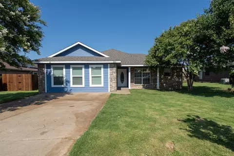203 Navajo Trl, Alvarado, TX 76009