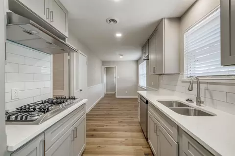 3805 Burkett Dr, Benbrook, TX 76116
