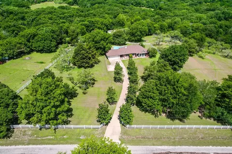 285 Eleven League Rd, Ennis, TX 75119
