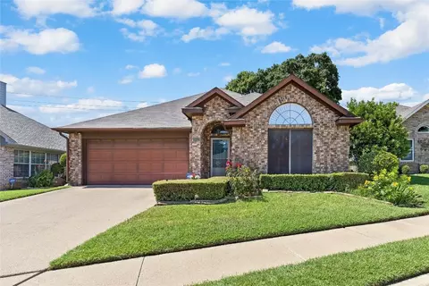 2917 Everest Dr, Bedford, TX 76021