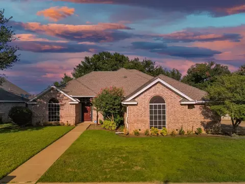6128 Iron Horse Dr, North Richland Hills, TX 76148