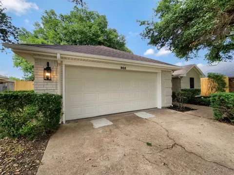 905 Springleaf Ln, Arlington, TX 76018