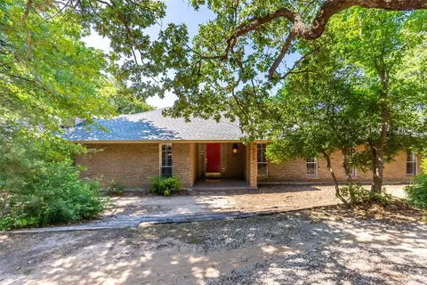 5600 Quail Ln, Arlington, TX 76016
