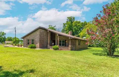 236 Grant E, Deport, TX 75435