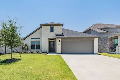 635 Bethpage Dr, Red Oak, TX 75154