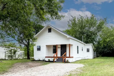 1407 N Kaufman St, Ennis, TX 75119