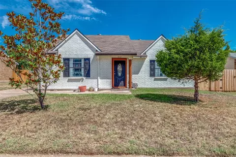 3712 Seven Gables St, Fort Worth, TX 76133