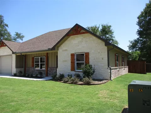 134 Pine St, Emory, TX 75440