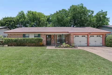 1209 Royal Ter, Hurst, TX 76053