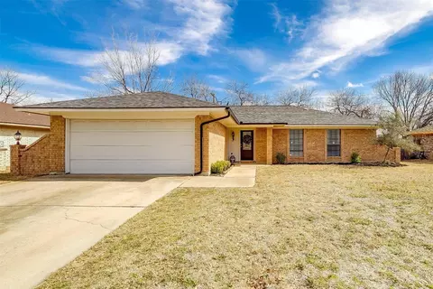 7817 Songbird Ln, Fort Worth, TX 76133