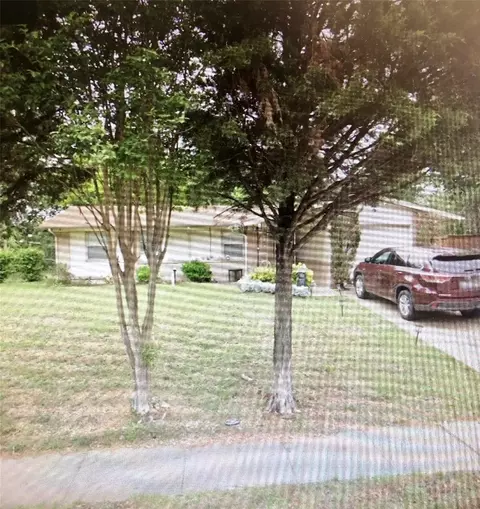1824 S Perry S Rd, Carrollton, TX 75006