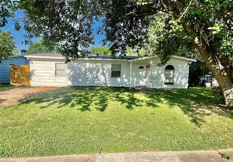 1217 Crest Park Dr, Mesquite, TX 75149