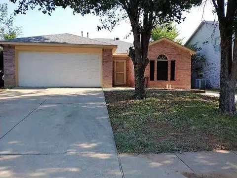 909 Dixon Ln, Denton, TX 76207