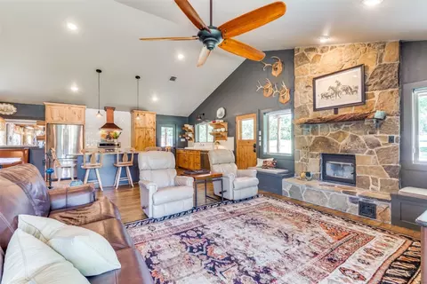 930 Curry Rd, Sunset, TX 76270 photo 5
