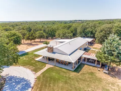 930 Curry Rd, Sunset, TX 76270 photo 3