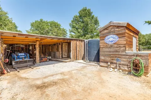 930 Curry Rd, Sunset, TX 76270 photo 23