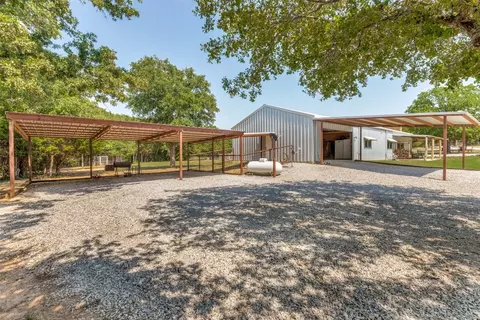 930 Curry Rd, Sunset, TX 76270 photo 21