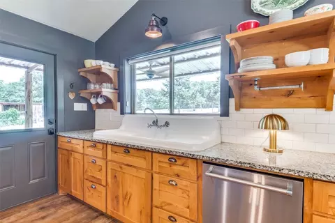 930 Curry Rd, Sunset, TX 76270 photo 10
