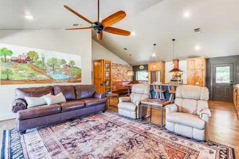 930 Curry Rd, Sunset, TX 76270 photo 4