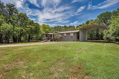 2000 Whispering Oaks St, Burleson, TX 76028
