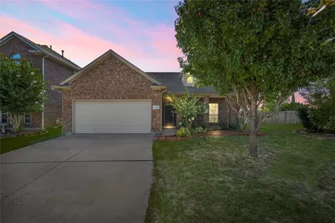 2124 Leandra Ln, Fort Worth, TX 76131