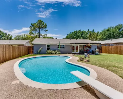 408 Marion Ln, Burleson, TX 76028