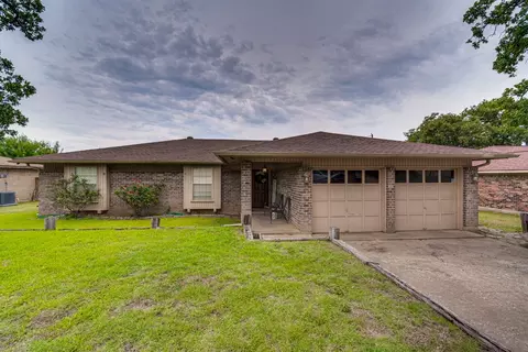 2302 Stockbridge Ct, Pantego, TX 76015