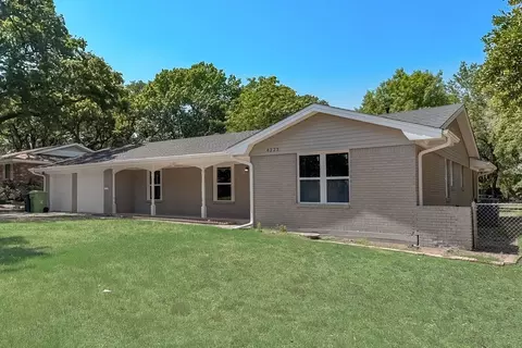 6225 Ravenswood Dr, Fort Worth, TX 76112