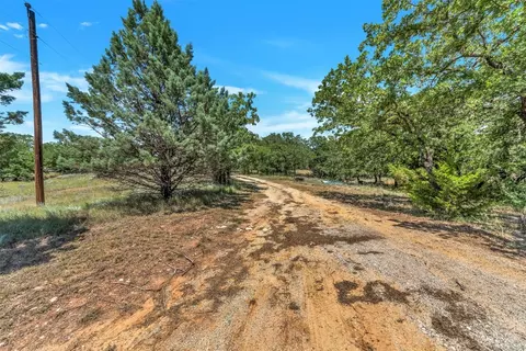 659 Bryan Rd, Sunset, TX 76270 photo 4
