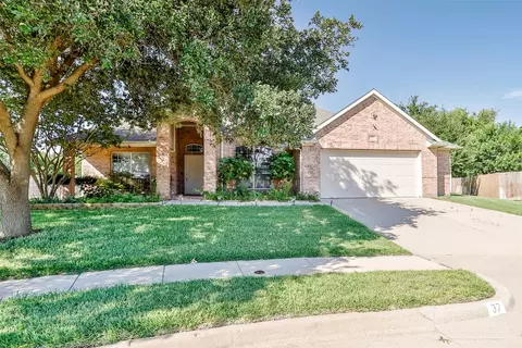 37 Lucas Ln, Edgecliff Village, TX 76134