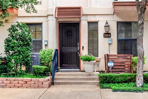1004 Pavillion St, Dallas, TX 75204