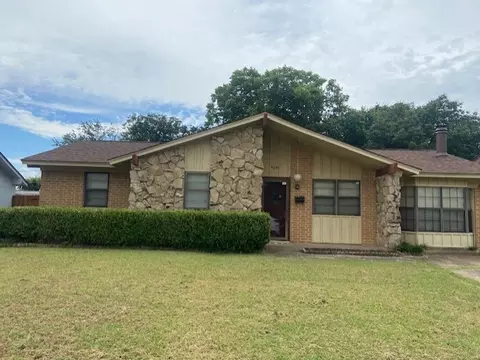 4648 Black Rock Dr, Dallas, TX 75211