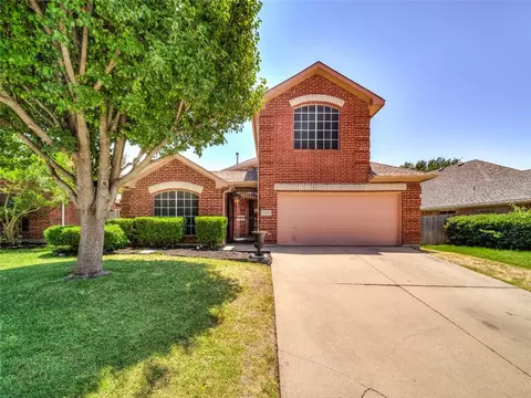 6933 Day Dr, Fort Worth, TX 76132