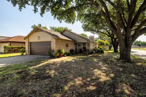 1710 Mimosa Ln, Euless, TX 76039