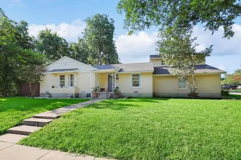 2076 Sherwood Dr, Garland, TX 75041