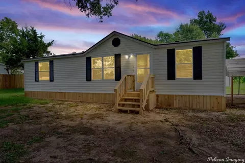 8718 Dixie Blanchard Rd, Shreveport, LA 71107