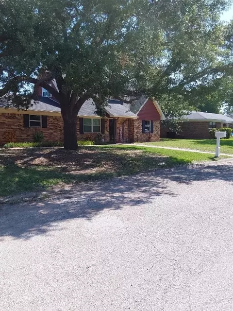 1101 W Edwards St, Olney, TX 76374