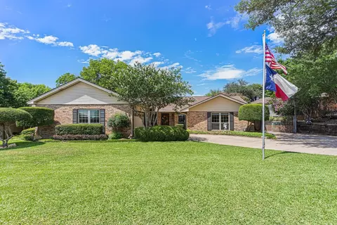 7732 Woodside Hl, Fort Worth, TX 76179