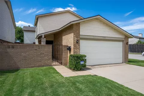 2643 Via Ventura Cir, Carrollton, TX 75006