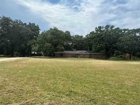 107 Maple St, Commerce, TX 75428 photo 2