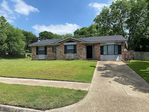 801 Phillips Dr, Ennis, TX 75119