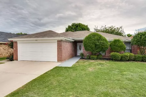 7754 Crossbow Ct, Watauga, TX 76148
